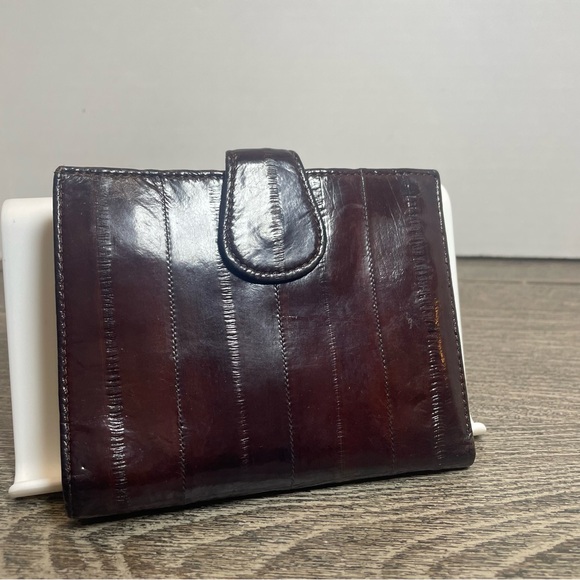Genuine Leather eel skin Wallet bifold. Clasp coin purse. Plastic ID yellowed. - Picture 1 of 8